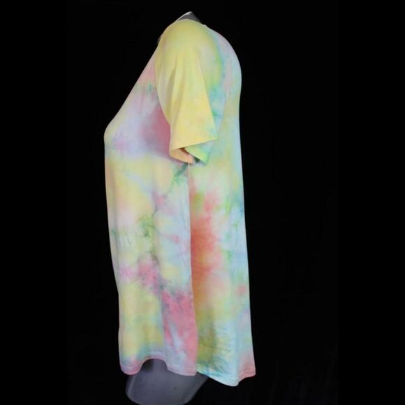 WHITE BIRCH V-NECK LADDER FRONT TEE GREEN PINK YELLOW TIE DYE SS TOP SIZE S NWOT - Picture 2 of 9